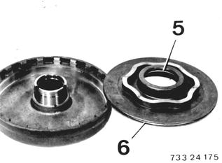 73324175 - click to zoom